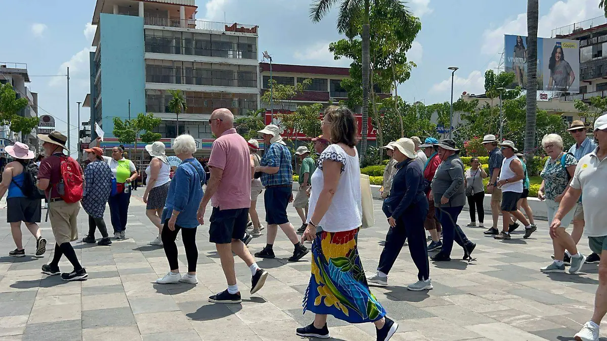 turistas en el parque de Tapachula